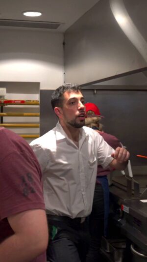 Pachu Peña Instagram - Me vine a la inauguración de la cuarta  apertura de @milangaco en Shopping Soleil.
La nueva cadena de comida rápida Argentina. 
El primer Fast Food de Sanguches de Milanesas.
"El Verdadero Sanguche de Milanesa"
Se los recomiendo!!
Gran realización de @dario_vivefilms @readygo.ads @shotbyelias.ph