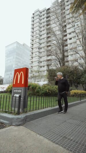 Pachu Peña Instagram - Necesitaba inspiración para idear chistes para un chivo de la nueva Bacon Cheddar McMelt y la Pileta de Cheddar de @mcdonalds_ar y me encontré con estos buenos muchachos y sobre todo muuuucho Cheddar