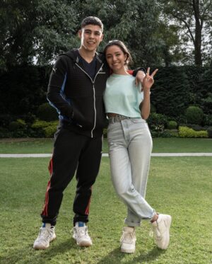 Paco Luna Instagram - Photodump de los mejores recuerdos de las grabaciones de la  peli, @mistoxicosxv 🥹🫣 Sobre las fotos:
1a: Irving 
2a: Irving y su hermana Danae 
3a: Caro, Paco y Memo con mucha propuesta para la escena.
4a: El dire Chava y Paco cuándo terminó de grabar 
5a: Papa, hija e hijo probando cosas caras.
6a: Director felicitando via online etapa Covid por un arduo ensayo de baile. 
7a: Mamá que es Vero, Papá que es Memo e hijo que es Paco en escena. 
8a: Mi felicidad retratada manejando un Mustang 
9a: Sesión familiar 
10a: Val, Memo, Vero, Bere, Farah, Ismael, Pato, en un día de grabación.

Ya casi estrena, ya después les subo mas fotos 😏