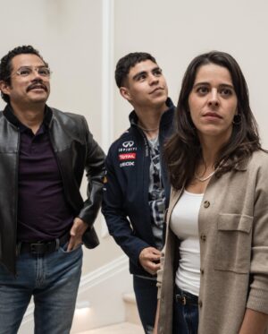 Paco Luna Instagram - Photodump de los mejores recuerdos de las grabaciones de la  peli, @mistoxicosxv 🥹🫣 Sobre las fotos:
1a: Irving 
2a: Irving y su hermana Danae 
3a: Caro, Paco y Memo con mucha propuesta para la escena.
4a: El dire Chava y Paco cuándo terminó de grabar 
5a: Papa, hija e hijo probando cosas caras.
6a: Director felicitando via online etapa Covid por un arduo ensayo de baile. 
7a: Mamá que es Vero, Papá que es Memo e hijo que es Paco en escena. 
8a: Mi felicidad retratada manejando un Mustang 
9a: Sesión familiar 
10a: Val, Memo, Vero, Bere, Farah, Ismael, Pato, en un día de grabación.

Ya casi estrena, ya después les subo mas fotos 😏