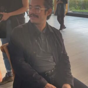 Paco Luna Instagram - Photodump de los mejores recuerdos de las grabaciones de la  peli, @mistoxicosxv 🥹🫣 Sobre las fotos:
1a: Irving 
2a: Irving y su hermana Danae 
3a: Caro, Paco y Memo con mucha propuesta para la escena.
4a: El dire Chava y Paco cuándo terminó de grabar 
5a: Papa, hija e hijo probando cosas caras.
6a: Director felicitando via online etapa Covid por un arduo ensayo de baile. 
7a: Mamá que es Vero, Papá que es Memo e hijo que es Paco en escena. 
8a: Mi felicidad retratada manejando un Mustang 
9a: Sesión familiar 
10a: Val, Memo, Vero, Bere, Farah, Ismael, Pato, en un día de grabación.

Ya casi estrena, ya después les subo mas fotos 😏
