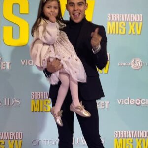 Paco Luna Instagram - Hoy se estrena ¡Sobreviviendo mis XV! Y les dejo las fotos de mi primer red carpet 🤩🕴️, me sentí rodeado de gente que me quiere y me llenó el corazón saber que les gustó el proyecto! Gracias infinitas a @ruthchd @fjgonzalezcompean @chavacartas @pardoanilu @natpayan @lorena_ruvalcaba_  y a todos los que formaron parte de esta aventura! Mañana les subo todas las fotos del backstage y les presumo al elencazo de la peli! ♥️💫 

#actor #film #actorslife #videocine #sobreviviendomisxv #pacoluna