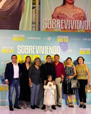Paco Luna Instagram - Hoy se estrena ¡Sobreviviendo mis XV! Y les dejo las fotos de mi primer red carpet 🤩🕴️, me sentí rodeado de gente que me quiere y me llenó el corazón saber que les gustó el proyecto! Gracias infinitas a @ruthchd @fjgonzalezcompean @chavacartas @pardoanilu @natpayan @lorena_ruvalcaba_  y a todos los que formaron parte de esta aventura! Mañana les subo todas las fotos del backstage y les presumo al elencazo de la peli! ♥️💫 

#actor #film #actorslife #videocine #sobreviviendomisxv #pacoluna