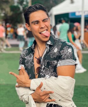Paco Luna Instagram - La pasamos bomba este fin 🥵 swipe left para ver como bailo 🥳😂