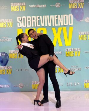 Paco Luna Instagram - Hoy se estrena ¡Sobreviviendo mis XV! Y les dejo las fotos de mi primer red carpet 🤩🕴️, me sentí rodeado de gente que me quiere y me llenó el corazón saber que les gustó el proyecto! Gracias infinitas a @ruthchd @fjgonzalezcompean @chavacartas @pardoanilu @natpayan @lorena_ruvalcaba_  y a todos los que formaron parte de esta aventura! Mañana les subo todas las fotos del backstage y les presumo al elencazo de la peli! ♥️💫 

#actor #film #actorslife #videocine #sobreviviendomisxv #pacoluna