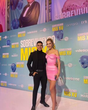 Paco Luna Instagram - Hoy se estrena ¡Sobreviviendo mis XV! Y les dejo las fotos de mi primer red carpet 🤩🕴️, me sentí rodeado de gente que me quiere y me llenó el corazón saber que les gustó el proyecto! Gracias infinitas a @ruthchd @fjgonzalezcompean @chavacartas @pardoanilu @natpayan @lorena_ruvalcaba_  y a todos los que formaron parte de esta aventura! Mañana les subo todas las fotos del backstage y les presumo al elencazo de la peli! ♥️💫 

#actor #film #actorslife #videocine #sobreviviendomisxv #pacoluna