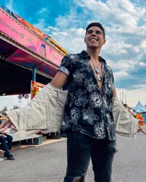 Paco Luna Instagram - La pasamos bomba este fin 🥵 swipe left para ver como bailo 🥳😂