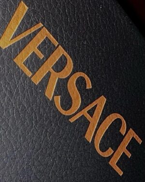 Pakin Kunaanuwit Instagram - 🚶🏽

@versace #versace