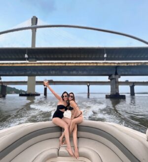 Palak Purswani Instagram - Just a fish out of water ✨

@yachtlifegoa 
•
•
•
•
•
#goa #yachtlife #boatlife #luxuryyacht #goadiaries