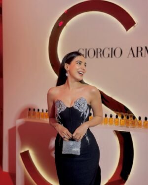 Palak Purswani Instagram - Little miss life recently from the event last night 🖤

@Armanibeauty
 #ArmaniSi #Armanifragrance

Outfit @themeshstore.co 
Styled by @cosmo_bydivya 
Bag @pursify_pp