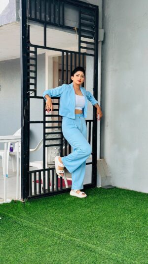 Pallavi Gowda Instagram - Had to try this groovy hook step from @bboiz_dance_studio 😉 I couldn’t do it better but had to try it bcoz it’s so irresistible 🤭
#BallathaJathi