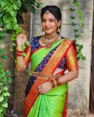 Pallavi Ramisetty Instagram - Traditional attire !!

For #intintiramayanamshoot 

📸 & hairstyle @hairstylistravi 
Makeup : byme🫰

#traditional #templejewellery #marriagescenes #pallaviramisettyofficial