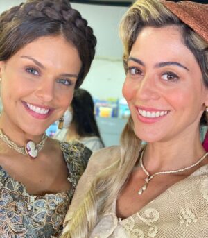 Paloma Bernardi Instagram - Dia de gritar bem alto:
“VIVA o CINEMA BRASILEIRO!” 🎬💫

Dia de lembrar que graças aos nossos diretores, produtores, autores e atores, temos o privilégio de eternizar e reconhecer nosso dom de fazer arte, nossas histórias, emoções e sentimentos através das obras que produzem. Dia de vibrar para que a humanidade na sétima arte, esteja e seja sempre um presente! 

Sou feliz por fazer parte da nossa história  cinematográfica, e como atriz quero me consolidar cada vez mais nas telonas… 

> Adiciona aqui os filmes que vc mais gosta!! Filmes comigo ou não! Filmes! Filmes Brasileiros! Vamos fazer essa nova ferramenta do insta funcionar,rs… 

19 de Junho - Dia do Cinema Brasileiro 
#diadocinemabrasileiro #Cinema #VidaDeAtriz