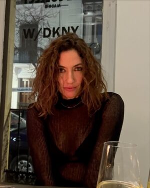 Paloma López Instagram - NY, arte, burguers y jazz 🦁  @wecollect_gallery @dkny #dknyoriginal