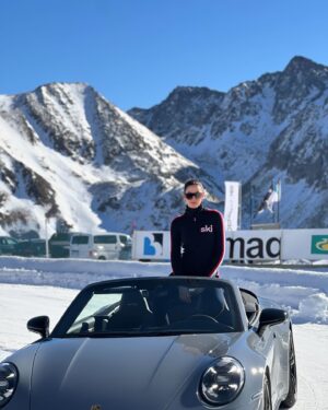 Paloma López Instagram - Porsche ice experience es la aventura que todos deberíamos vivir una vez en la vida. Aprender a conducir en la nieve y hielo, quitarte los miedos y derrapar es lo más guay que he hecho en mucho tiempo (bueno, y subirme a los coches de pie is my new passion)❄️❄️ Gracias a mi equipazo de @porsche_iberica #experienciaporsche