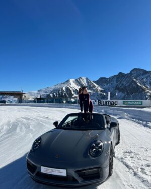 Paloma López Instagram - Porsche ice experience es la aventura que todos deberíamos vivir una vez en la vida. Aprender a conducir en la nieve y hielo, quitarte los miedos y derrapar es lo más guay que he hecho en mucho tiempo (bueno, y subirme a los coches de pie is my new passion)❄️❄️ Gracias a mi equipazo de @porsche_iberica #experienciaporsche