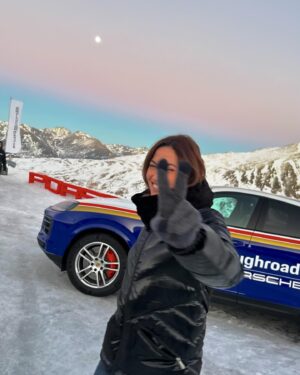 Paloma López Instagram - Porsche ice experience es la aventura que todos deberíamos vivir una vez en la vida. Aprender a conducir en la nieve y hielo, quitarte los miedos y derrapar es lo más guay que he hecho en mucho tiempo (bueno, y subirme a los coches de pie is my new passion)❄️❄️ Gracias a mi equipazo de @porsche_iberica #experienciaporsche