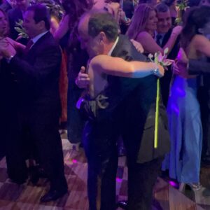 Paloma Soto Instagram - Se cierran etapas y se abren otras… dios mío el tiempo pasa muy rápido.  Estoy feliz y quise compartir estos momentos de la vida con uds.
Los más importantes, de esto se trata, disfrutar el momento.
Mi familia, mi tesoro más preciado. Y saben? Agradezco todo lo que he vivido. 
Stefan. Felicidades por esto. Lo hicimos juntos.❤️
@stefankramer