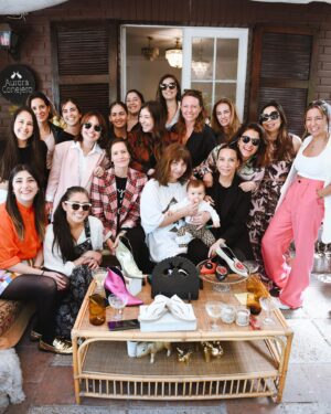 Paloma Soto Instagram - La semana pasa fui al almuerzo de #mujeresaurora, estuvo muy rico y lo mejor, conocer a tremendas mujeres.
@zauroraconejero 🖤