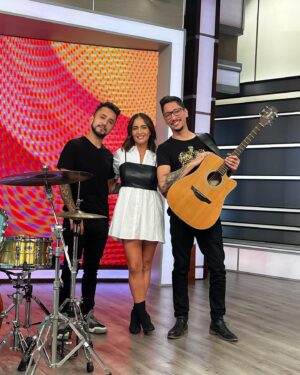 Paloma Soto Instagram - Presentando FUISTE TU
En @buenosdiasatodoscl 
Vamos, seguimos remando.

🎸 @fabianenelpiano 
🥁 @allfunkso

Styling @doloresgazitua