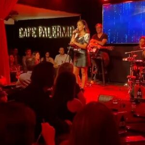 Paloma Soto Instagram - #tbt enero 2020 en @palermoteatrobar 
Ay que lindos recuerdos ❤️
@pablo.vinolo