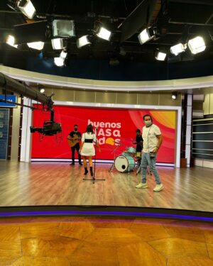 Paloma Soto Instagram - Presentando FUISTE TU
En @buenosdiasatodoscl 
Vamos, seguimos remando.

🎸 @fabianenelpiano 
🥁 @allfunkso

Styling @doloresgazitua