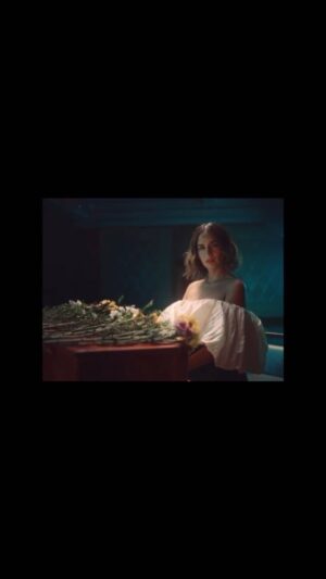 Paloma Soto Instagram - Así como voy… sería 1 canción anual.
Pésima estrategia pero no importa. Me hace feliz. Este año se viene una nueva canción, llamada ESTAMOS ROTOS.