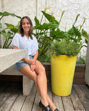 Paloma Soto Instagram - Hola. Les presento a mis hermosas Calas.
Quería sacarme fotos con ellas.
Toda una señora presumiéndolas…
Es que son tan hermosas y elegantes. 🤍 💛