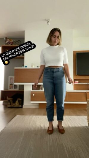 Paloma Soto Instagram - Mi primer reels ! y con esta música y pasito que amo 😆