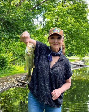 Pam Tillis Instagram - Been awhile since I had a moment to do this. My technique is a little rusty but I managed. With this particular bait it’s more about the jiggle than the reel. Lol 🎣