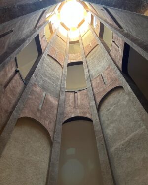 Pamela Golbin Instagram - #Iconic #Architecture by #RicardoBofill #LaFabrica ⚡️✨⚡️#Gracias @lunapaiva_ @pablo_bofillloui