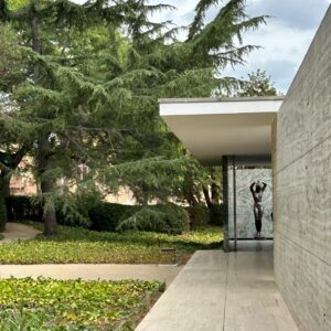 Pamela Golbin Instagram - #Iconic #Architecture #BarcelonaPavillion by #MiesVanDerRohe #1929