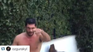 Pamir Pekin Instagram - Biz yeni yılın sezonunu şimdiden açtık.. Herkese iyi seneler!!! 😎  @ozgurakyl  @davitkazado @izomania