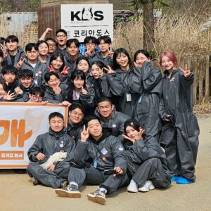 Pani Bottle Instagram - 연봉인상&팬 분들&지원자 분들&지인 인플루언서들
이 모여서 진행한 유기견 봉사!   사료 기부!

강아지들이 너무 착하고 순해서 놀랐습니다

저는 여행을 많이 다녀 개를 키울 수 없는 환경이지만
혹 반려견 생각이 있으신 분들이라면
사지말고 입양해보시는 걸 적극적으로 고려해보세요!

사료 기부 해주신 #하림펫푸드 #창현거리노래방
정말 감사드립니다!

올해 2천만원 기부 끝!
다음 봉사활동에서 찾아뵙겠습니다!