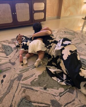 Pankhuri Awasthy Rode Instagram - and we are 11 months old now! 🖤🤍🖤🤍🖤

 #mamaandbabies #mumlife #twins #rode #life