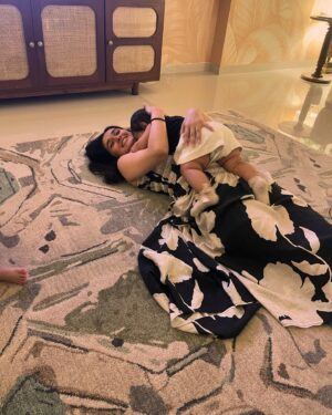 Pankhuri Awasthy Rode Instagram - and we are 11 months old now! 🖤🤍🖤🤍🖤

 #mamaandbabies #mumlife #twins #rode #life
