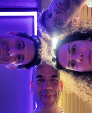 Panos Mouzourakis Instagram - Τελείωσαν οι πρόβες μας και είμαστε έτοιμοι για την αυριανή πρεμιέρα στο @voxlivestage 🙌
Ένα μεγάλο ευχαριστώ θα ήταν λίγο.. Show What 
@mkgroupofcompanies #ShowWhat