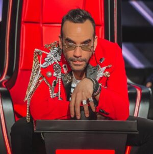 Panos Mouzourakis Instagram - The King @panosmouzourakis @thevoiceofgreece first live show 
Styling @dennis_kolpodinos 
Make up @olympiakollia 
Hair @nasos_asimakopoulos 
Styling assist @vasilis_vyrgiotis 
.
.
#panosmouzourakis #thevoice #singer #style #styling #stylistlife #fashion #fashionstyle #fashionable #fashiongram #instafashion