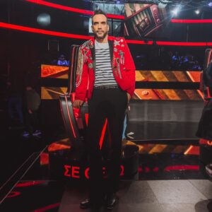 Panos Mouzourakis Instagram - The King @panosmouzourakis @thevoiceofgreece first live show 
Styling @dennis_kolpodinos 
Make up @olympiakollia 
Hair @nasos_asimakopoulos 
Styling assist @vasilis_vyrgiotis 
.
.
#panosmouzourakis #thevoice #singer #style #styling #stylistlife #fashion #fashionstyle #fashionable #fashiongram #instafashion