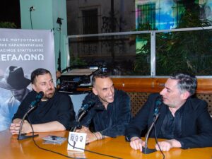 Panos Mouzourakis Instagram - Χθες γιορτάσαμε στον Μπλε Παπαγάλο την κυκλοφορία του δίσκου «Μεγαλώνω» ή, αλλιώς, τα καλλιτεχνικά μας γενέθλια με τα αδέλφια μου, Θέμη και Γεράσιμο. 

Χθες κυκλοφόρησε και το ομότιτλο βιντεοκλίπ, το πρώτο από τα 5 που έρχονται και θα σας φανερώνονται σιγά σιγά για να μπορέσετε να τα αφουγκραστείτε δεόντως.. και γιατί δεν τα έχουμε έτοιμα..! 

Ένα ευχαριστώ σε όλους για τη ζεστή μας βραδιά που με γέμισε χαρά και ευγνωμοσύνη! 

📸: Μανώλης Χιώτης, Πάνος Νικολακόπουλος, Άκης Δημαράς