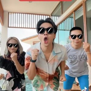 Panupan Jantanawong Instagram - โคตรวิ่งโคตรซิ่ง!!!😎 ครอบครัวนี้หาตัวจับยาก🤣🤣🤣 #โคตรวิ่ง #โคตรซิ่ง #แจ๊สสปุ๊กนิคปาปิยองกุ๊กกุ๊ก #เจแปนภาณุพรรณ #คนไทยเป็นคนตลก #ครอบครัว