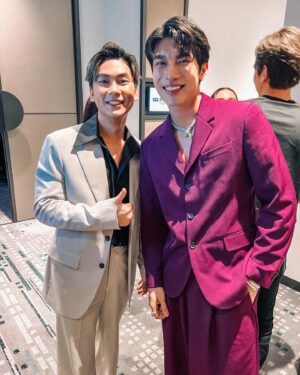 Panupan Jantanawong Instagram - 🤍🖤 #gqthailandmoty2022 ขอบคุณทาง GQ THAILAND ที่เชิญผมมาร่วมงานเพื่อมอบรางวัลให้กับ 3สาว ก้อยนัทตี้ดรีม 🥰