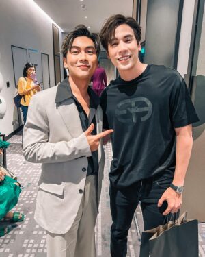 Panupan Jantanawong Instagram - 🤍🖤 #gqthailandmoty2022 ขอบคุณทาง GQ THAILAND ที่เชิญผมมาร่วมงานเพื่อมอบรางวัลให้กับ 3สาว ก้อยนัทตี้ดรีม 🥰