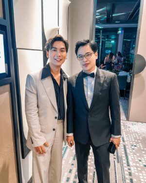 Panupan Jantanawong Instagram - 🤍🖤 #gqthailandmoty2022 ขอบคุณทาง GQ THAILAND ที่เชิญผมมาร่วมงานเพื่อมอบรางวัลให้กับ 3สาว ก้อยนัทตี้ดรีม 🥰