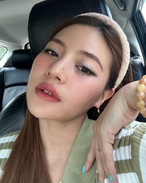 Panyanut Jirarottanakasem Instagram - แต่งหน้ามากายภาพ 🍭🦕🩵🍬🔫 #selfie