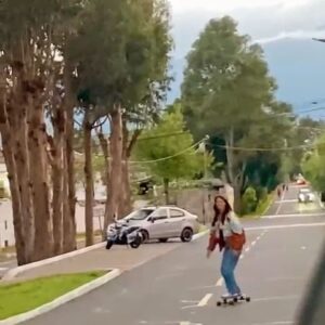 Paola Navarrete Instagram - QUITO! Ya sólo quedan 10 días para cantar juntos ❤️ tenemos un show demasiado bello preparado para Uds! 

🎟️ Entradas en el link de mi Bio o directamente en la página del @teatronacionalsucre