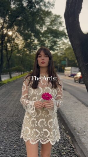 Paola Navarrete Instagram - The artist vs The art 🌺