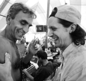 Paola Turci Instagram - Ho trovato questa foto insieme a Gino, risale a tanti anni fa, quando noi ci siamo conosciuti. Ci siamo voluti bene subito. E ce lo dicevamo ogni volta che ci vedevamo. Non sono riuscita a dirtelo il 12, il giorno del tuo compleanno. E adesso…
Adesso è per sempre. 
Ciao Ernesto, ti voglio tanto bene