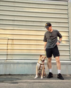 Paopetch Charoensook Instagram - Walk a dog 🐕 @iam247official #book1haven