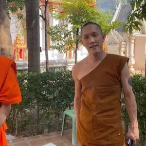 Paopetch Charoensook Instagram - พระดล พระเอกชัย 🙏🏼 
#สาธุnetflixth
